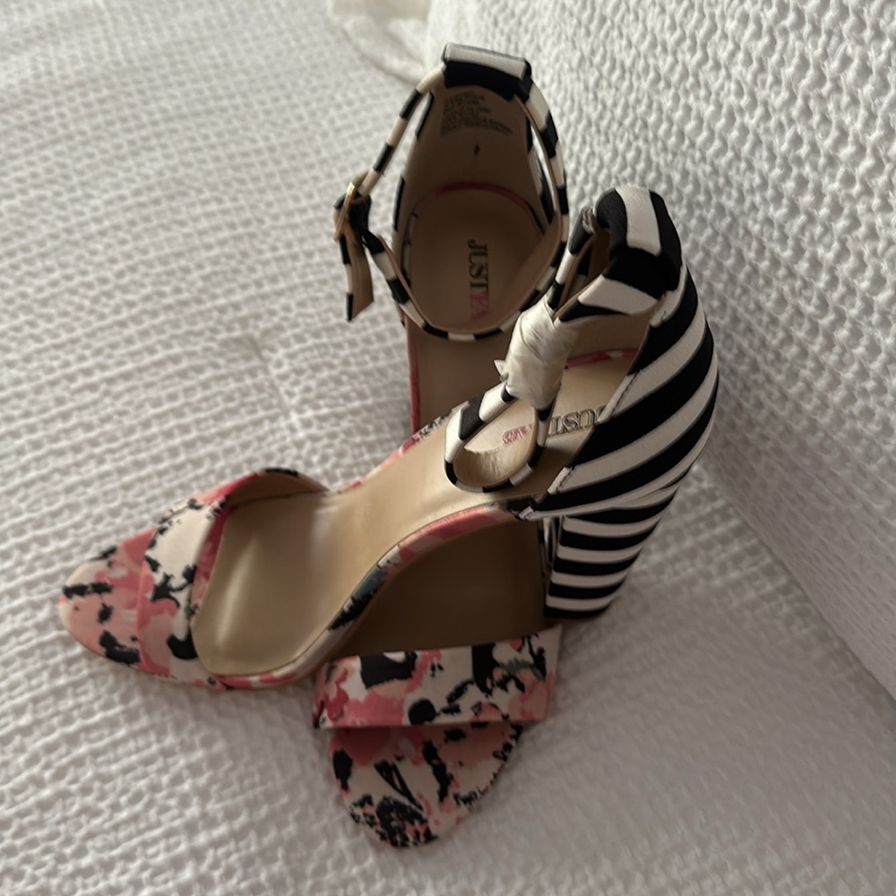 NWOT Just Fab Heels